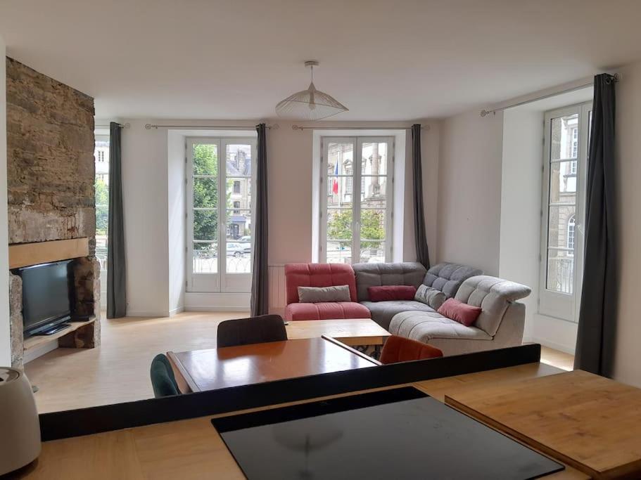 Appartement 75M2 Plein Centre Face A La Mairie Morlaix Exterior photo